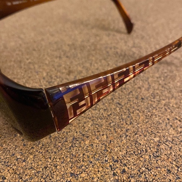 AUTHENTIC Discontinued Fendi Sunglasses - Picture 9 of 12